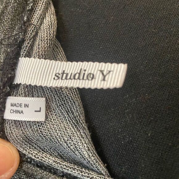 Studio Y Large Lightweight Gray T Shirt Jeweled Neck NWOT - Picture 4 of 16